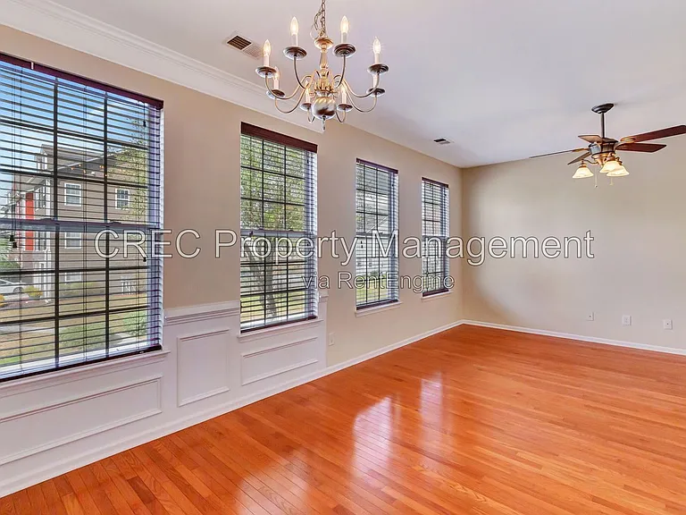 9161 Parlor Dr — Photo 4