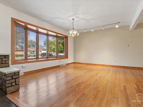 4th image of 9258 Clancy Dr