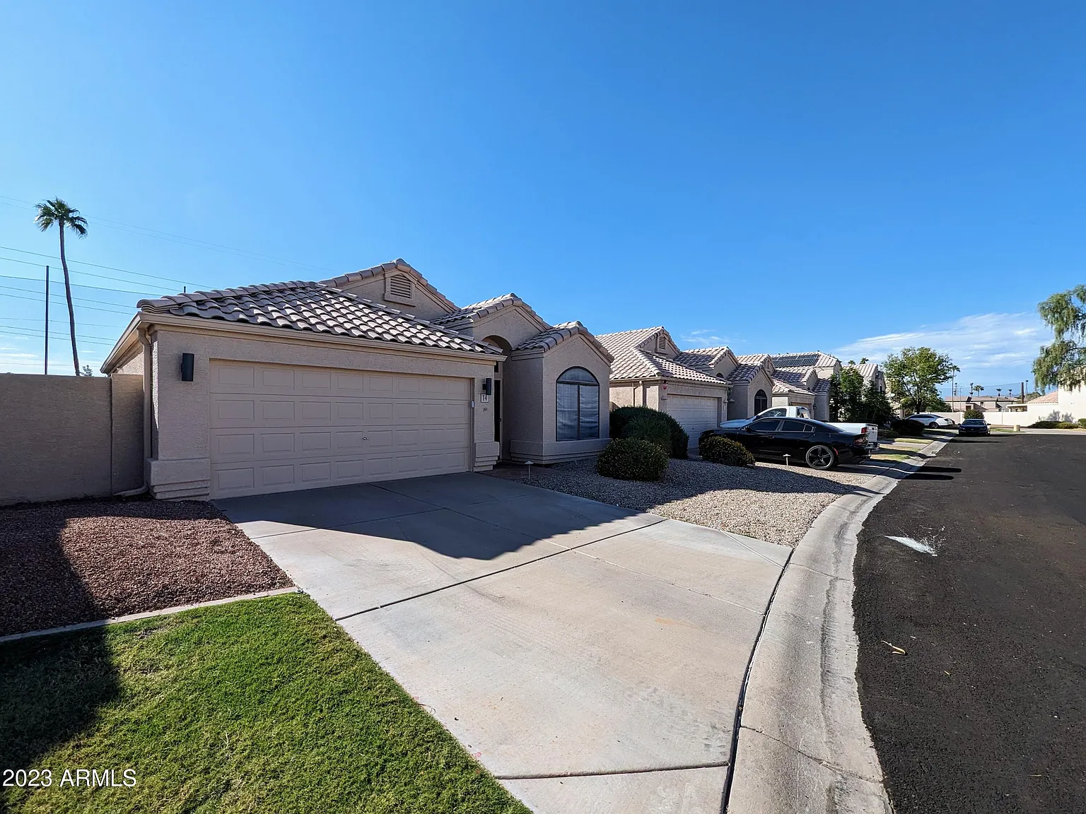 2 bed, 2.0 bath, 939 sqft, $1,998 — Photo 3