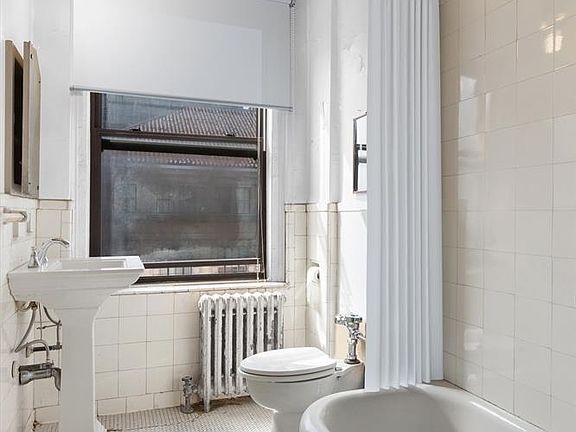4th image of 175 W 73rd St APT 11D