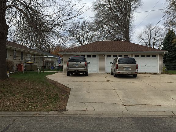 3rd image of 729 10th Ave E
