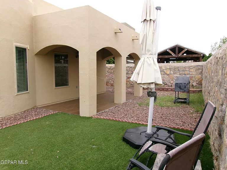 824 Caterick St — Photo 28