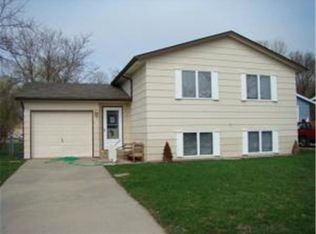 947 Village Cir W, Rochester, MN 55904