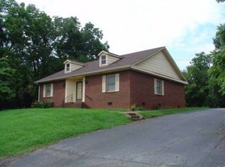 720 2nd Ave SW, Hickory, NC 28602