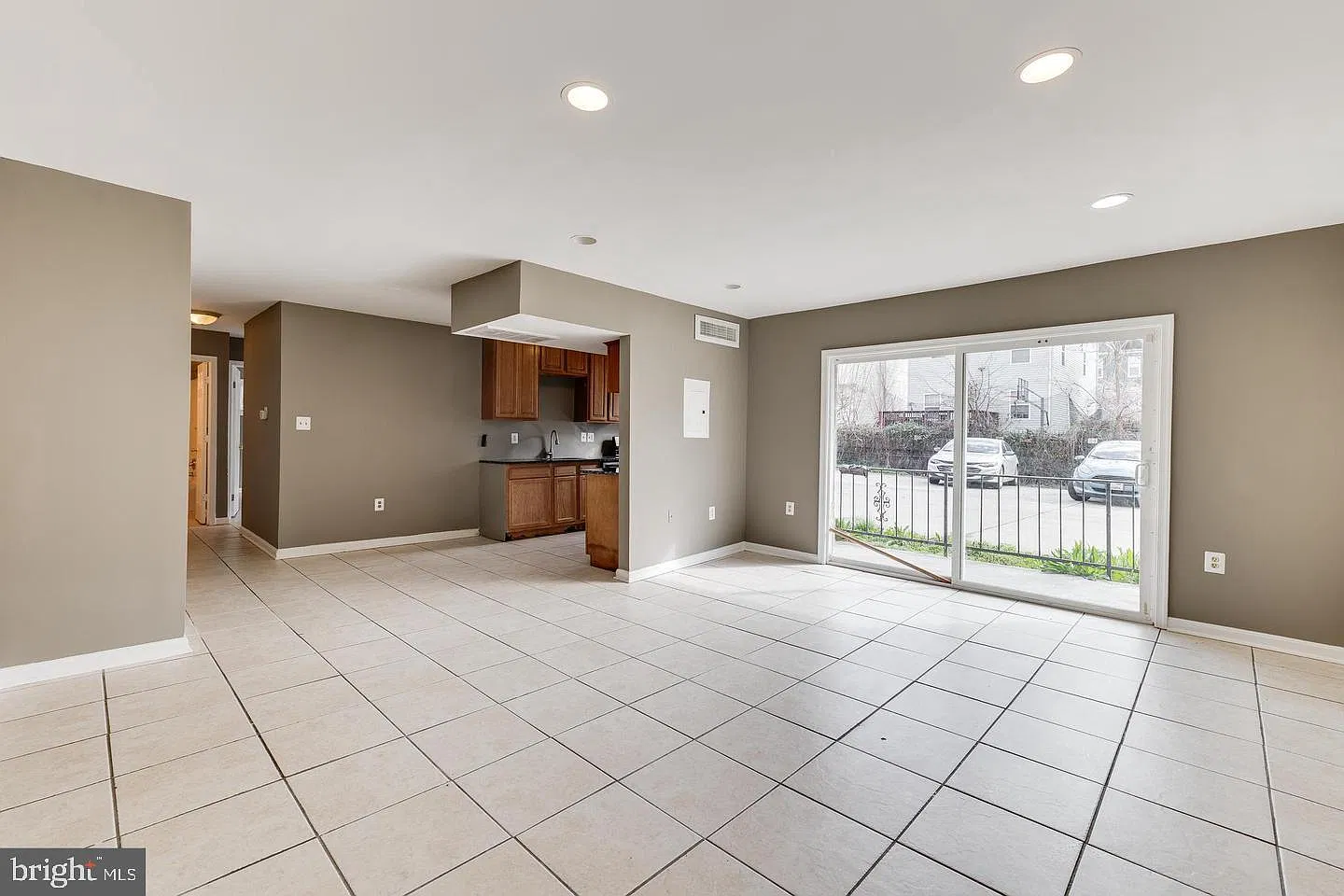 2 bed, 1.0 bath, 754 sqft, $1,799 — Photo 1