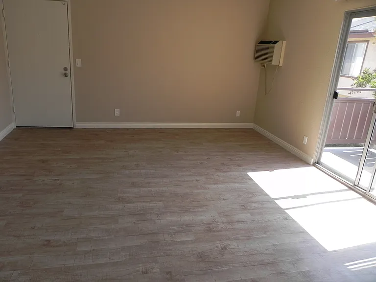 Chapman Villas Apartments — Photo 54