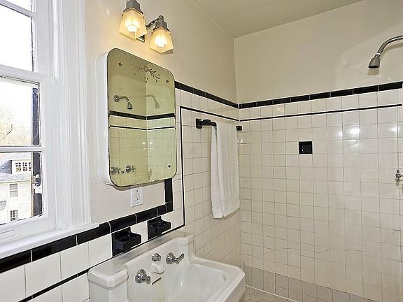 5th image of 6707 Melville Pl