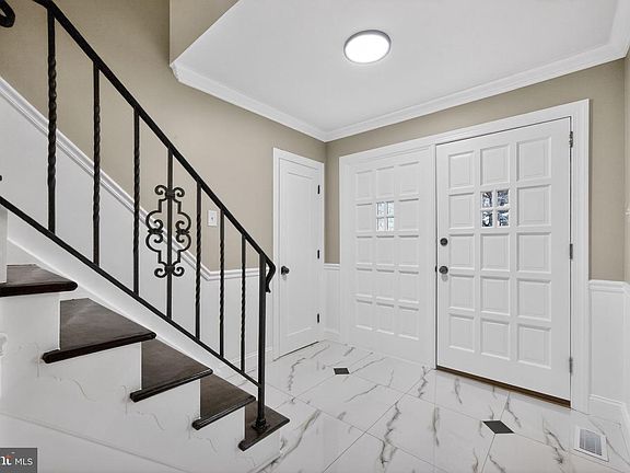 3rd image of 515 Balsam Rd