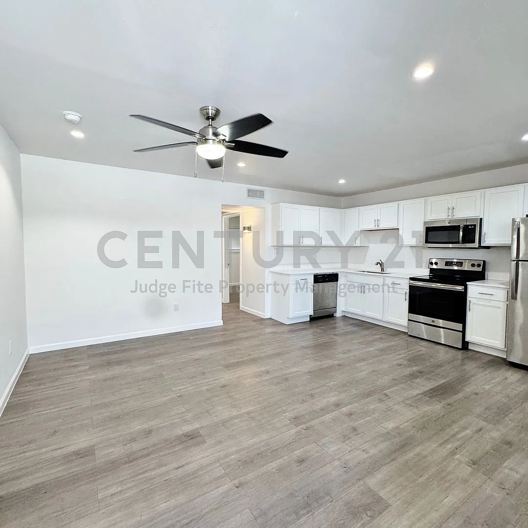 This Stylish Mid-Century Modern 1/1 in the Uptown East Area is Move-In Ready and Waiting For You! — Photo 2
