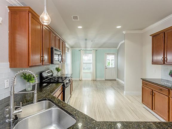 4th image of 3051 Heather Grove Ln