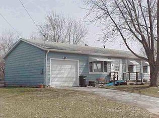 104 Greenbrier Rd, Waterloo, IA 50703
