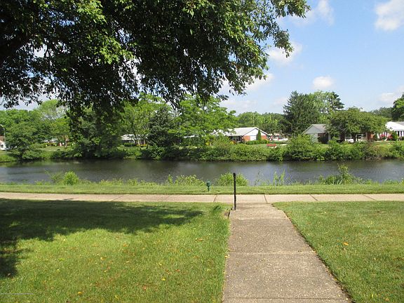 2nd image of 332B Canterbury Ct #1002