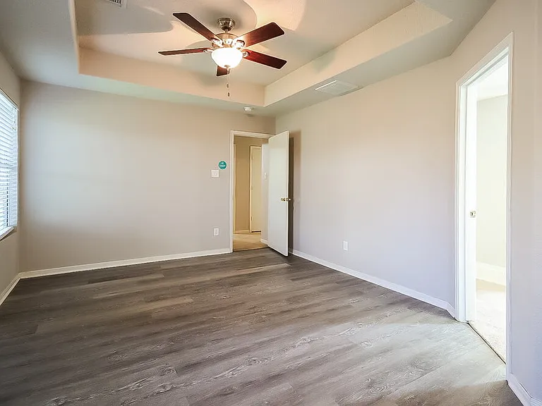 18407 Knob Hill Lake Ln — Photo 10