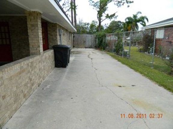 2nd image of 404 Oaklawn Dr