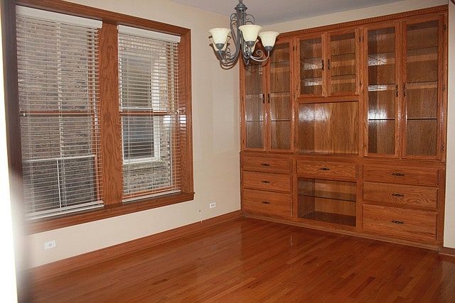 2nd image of 1452 W Addison Street # Fl 2nd