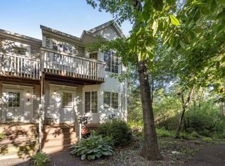 267 W Treehouse Ln, Round Lake, IL 60073