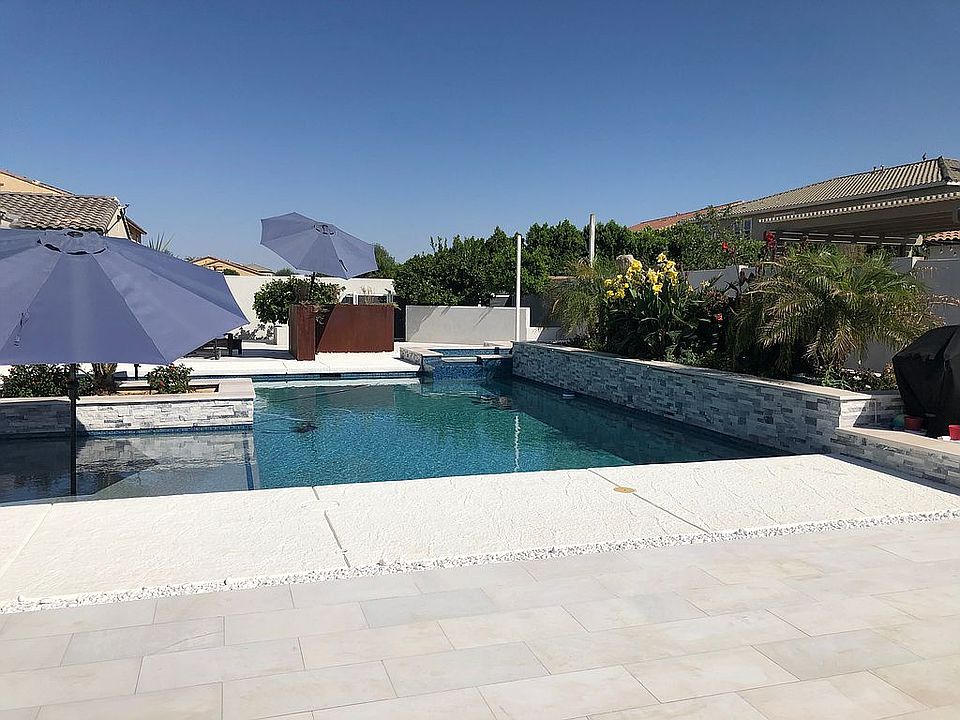 Custom Aquamarine pool
