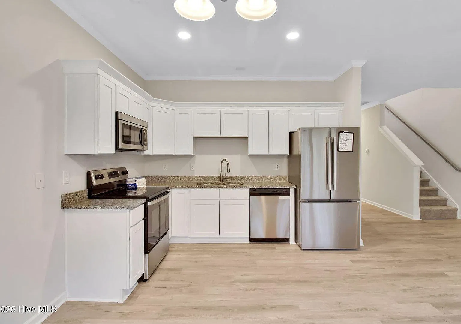 3 bed, 2.5 bath, 1290 sqft, $1,700 — Photo 4