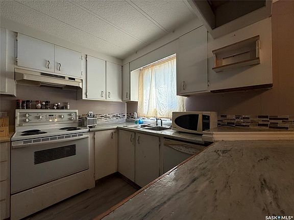 3rd image of 311 Allan AVENUE