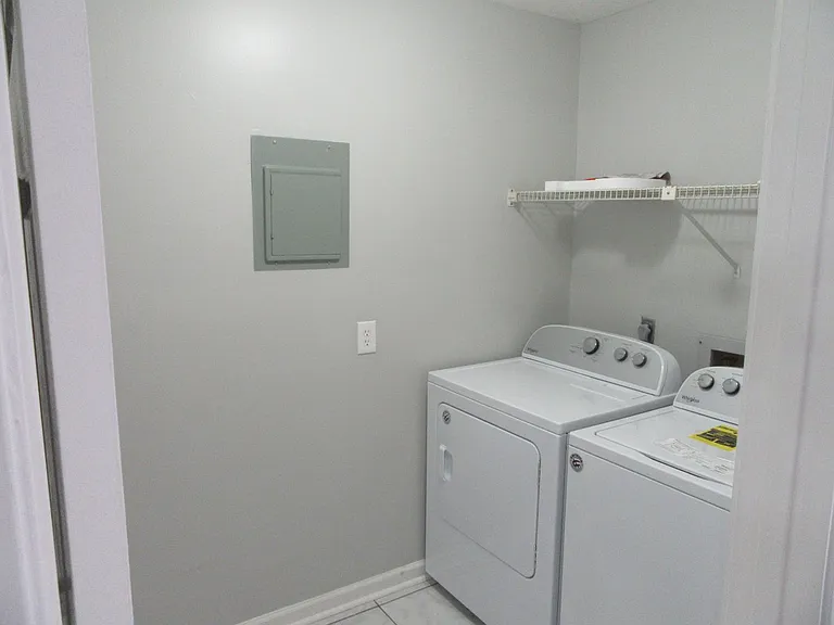 1345 Capri Dr — Photo 11