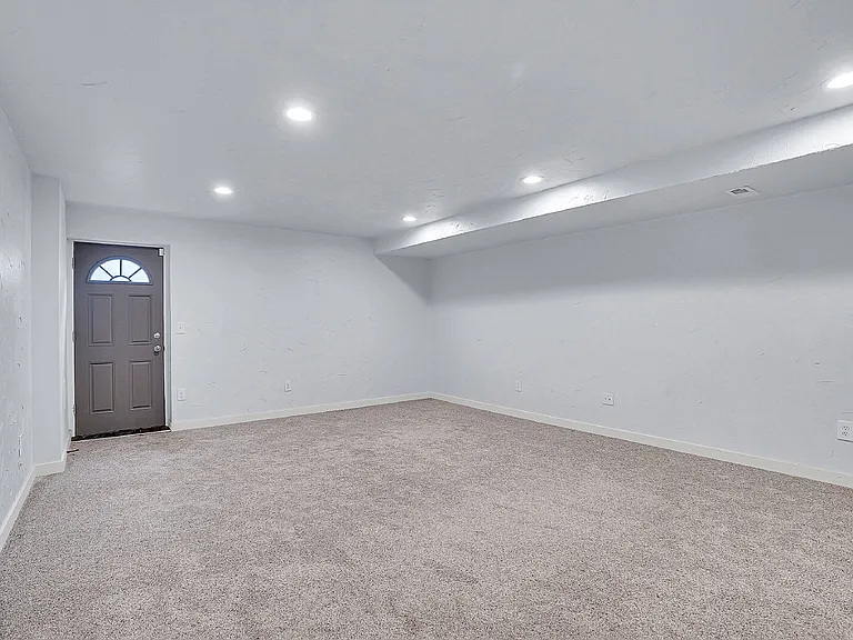 8065 Eagleview Dr — Photo 35