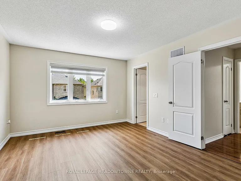 15 Learmont Ave #UPPER — Photo 37