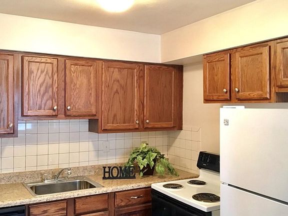 2nd image of 2438 E Kelly St APT 35C