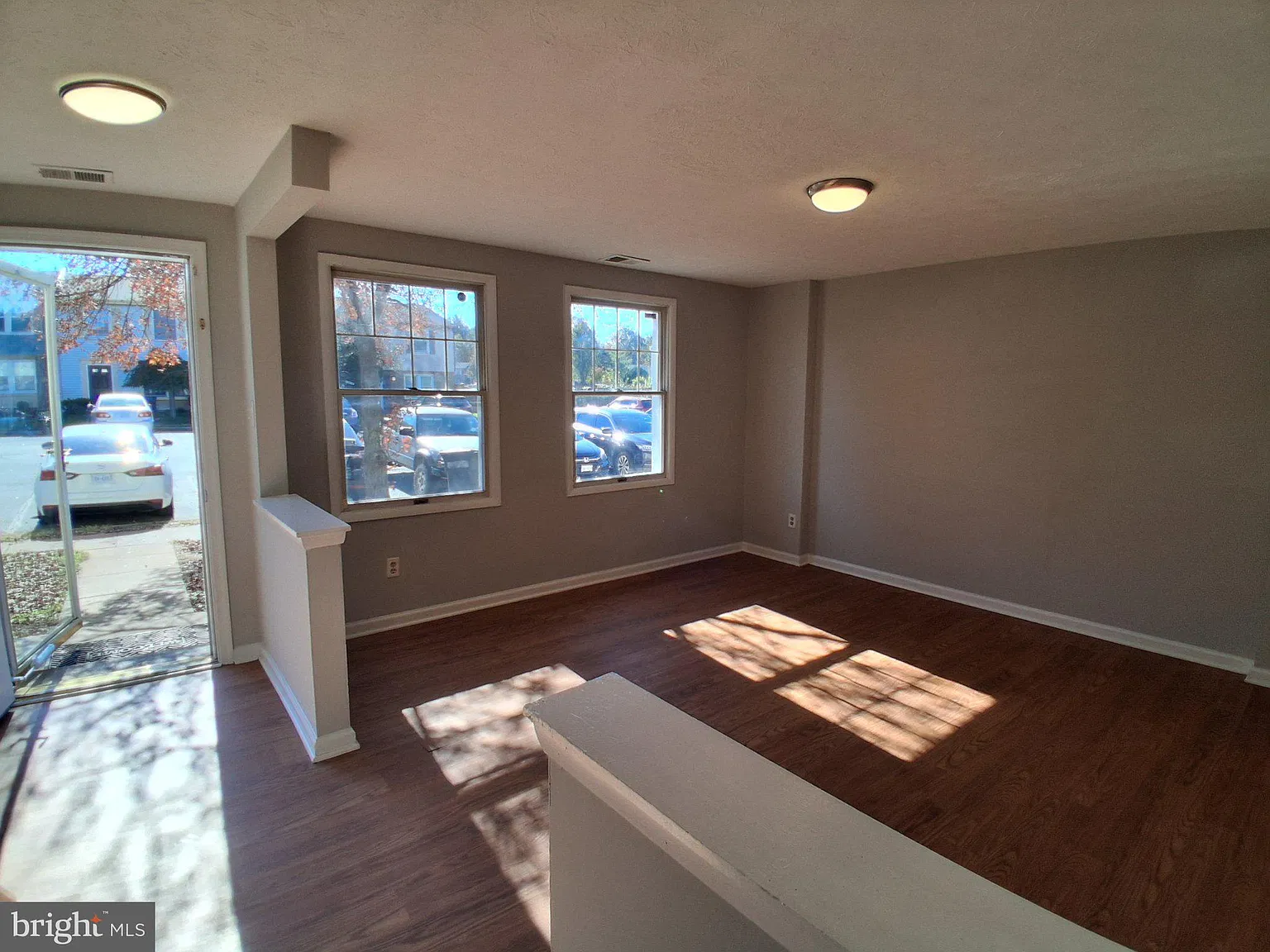 3 bed, 2.0 bath, 1220 sqft, $2,400 — Photo 2