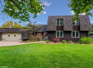 611 Joanne Ln, Dekalb, IL 60115