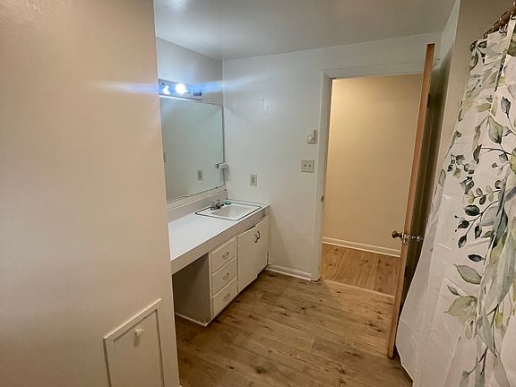 5th image of 711 Herdic St