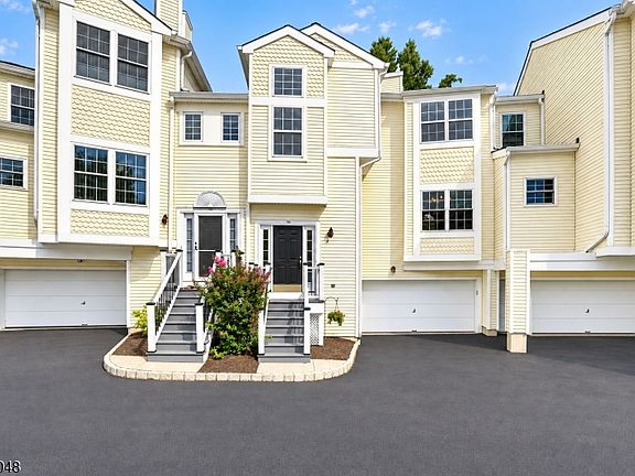2nd image of 706 Dawson Pl
