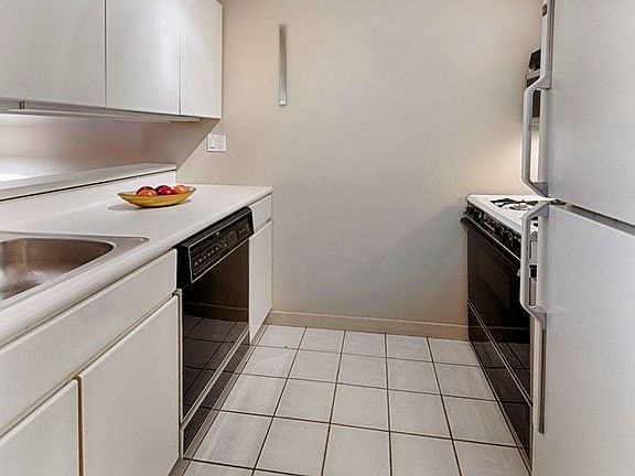 5th image of 145 E 48th St APT 18E