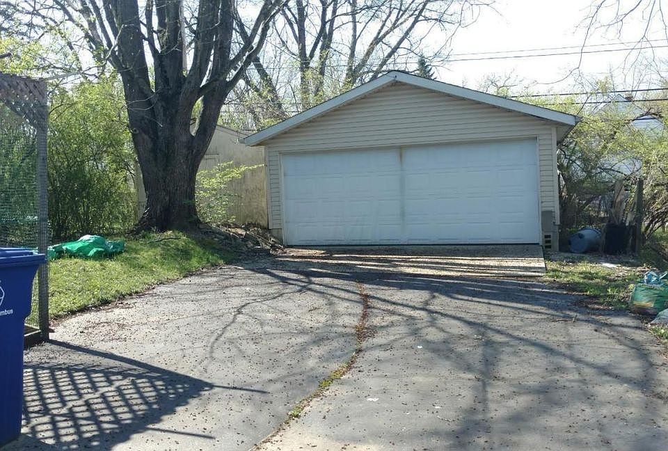 2nd image of 121 E Lincoln Ave
