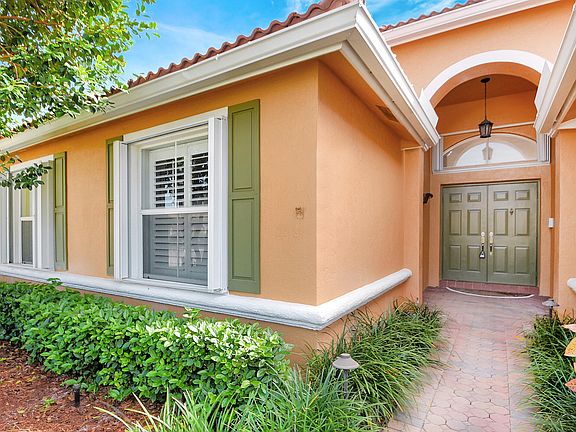 2nd image of 5858 Bay Hill Circle