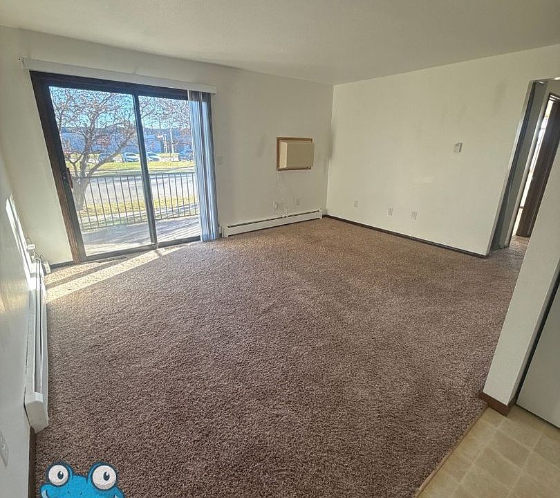 1st image of 909 12th Ave NE APT 8