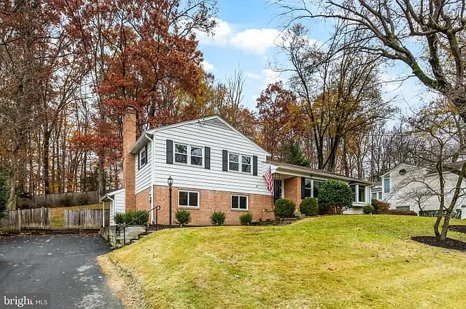 6222 Beachway Dr — Photo 2