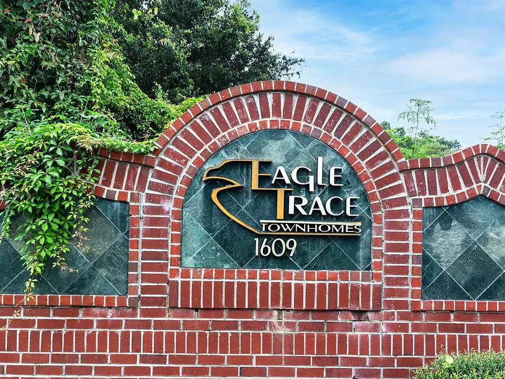 3 bed, 2.5 bath, 1747 sqft, $1,895 — Photo 2