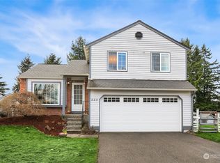 823 Field Ave NE, Renton, WA 98059