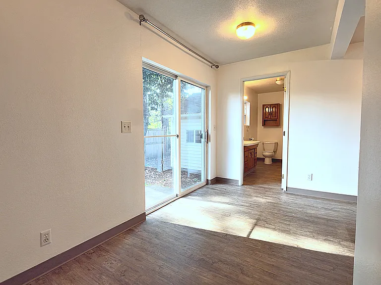 905 NE 94th Ave — Photo 33