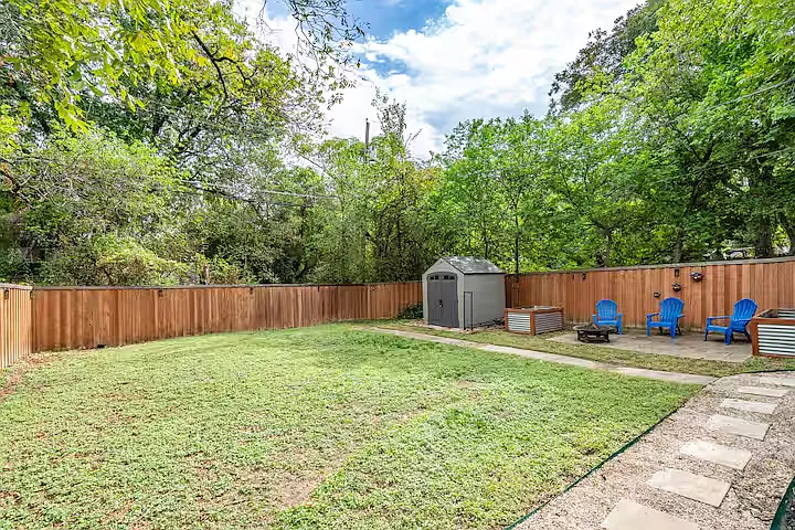 912 S Rosemont Ave — Photo 30