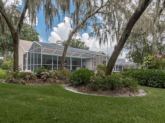 5th image of 2909 Clubhouse Dr