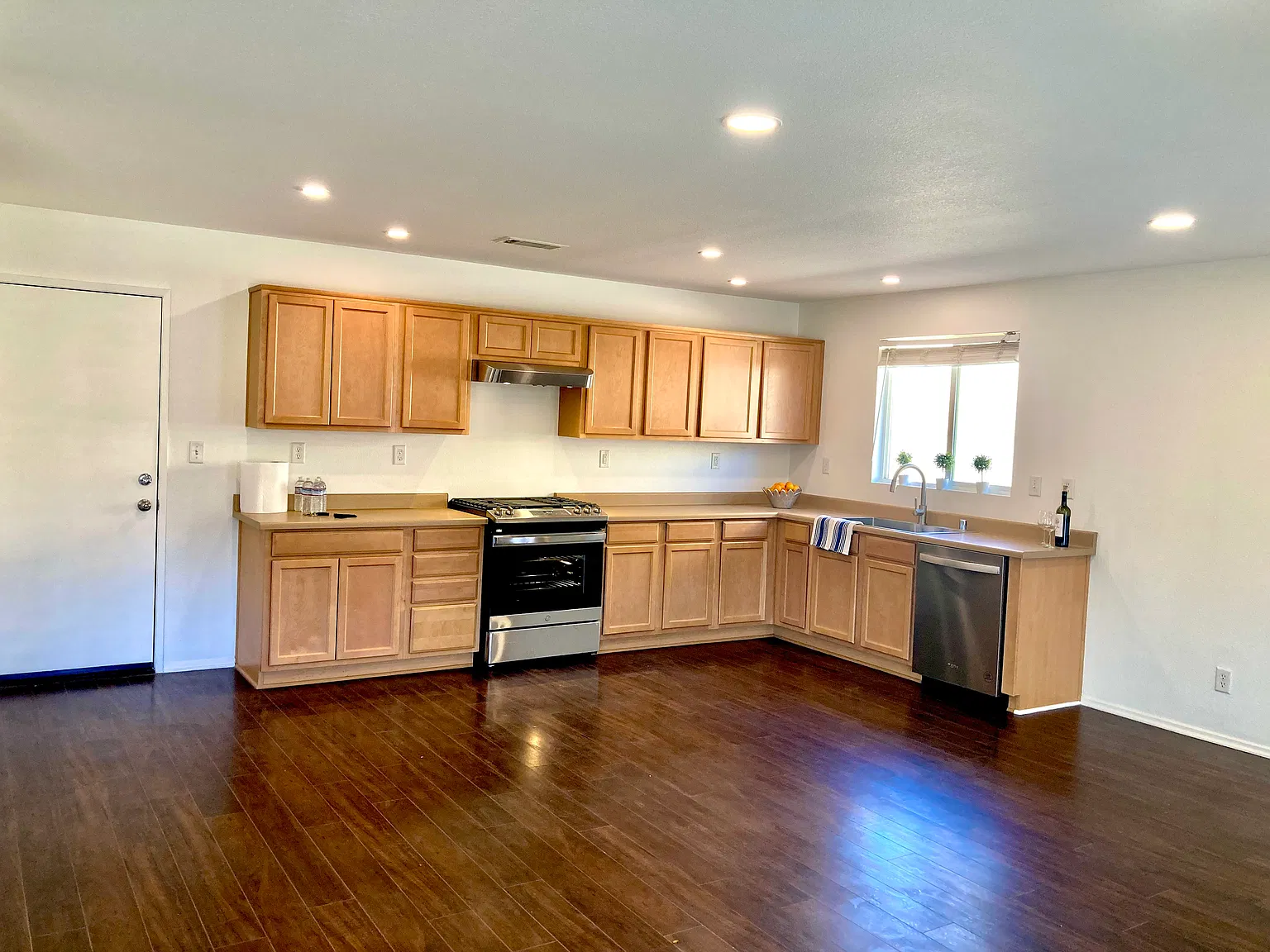 3 bed, 1386 sqft, $2,800 — Photo 3