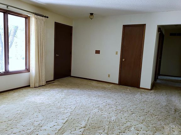 4th image of 1008 Grandview Dr