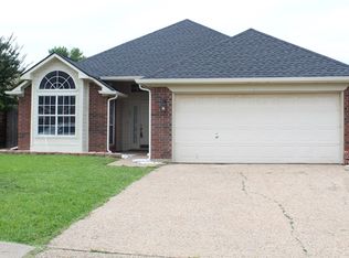 961 Grasswood Ct, Arlington, TX 76017