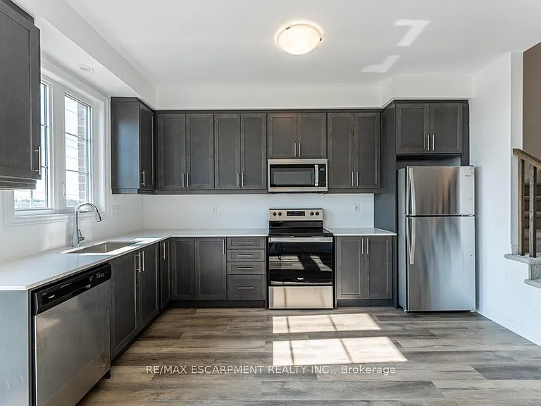 120 Court Dr #29 — Photo 12