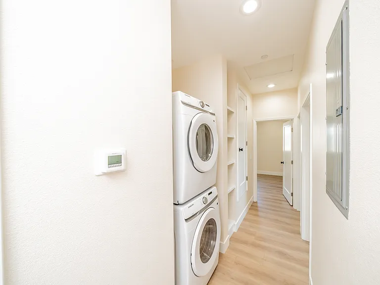 11186 Vernon Ave #B — Photo 8