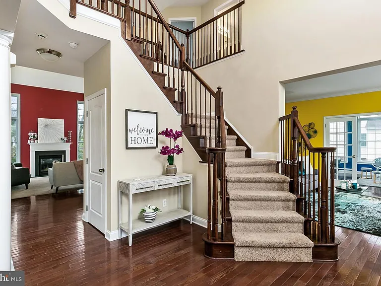 16 Foxcroft Way — Photo 3