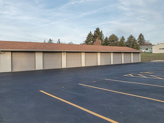 4th image of 215 Tamarack Dr #225-01