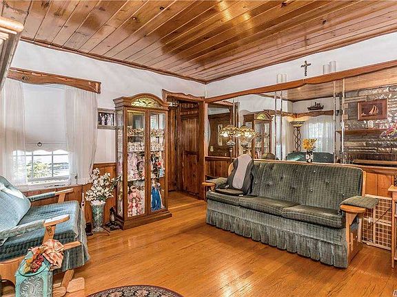 2nd image of 2215 Roosevelt Ave