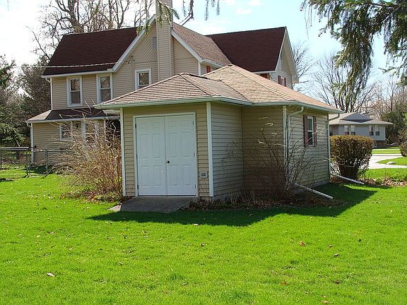 5th image of 209 N Maple St